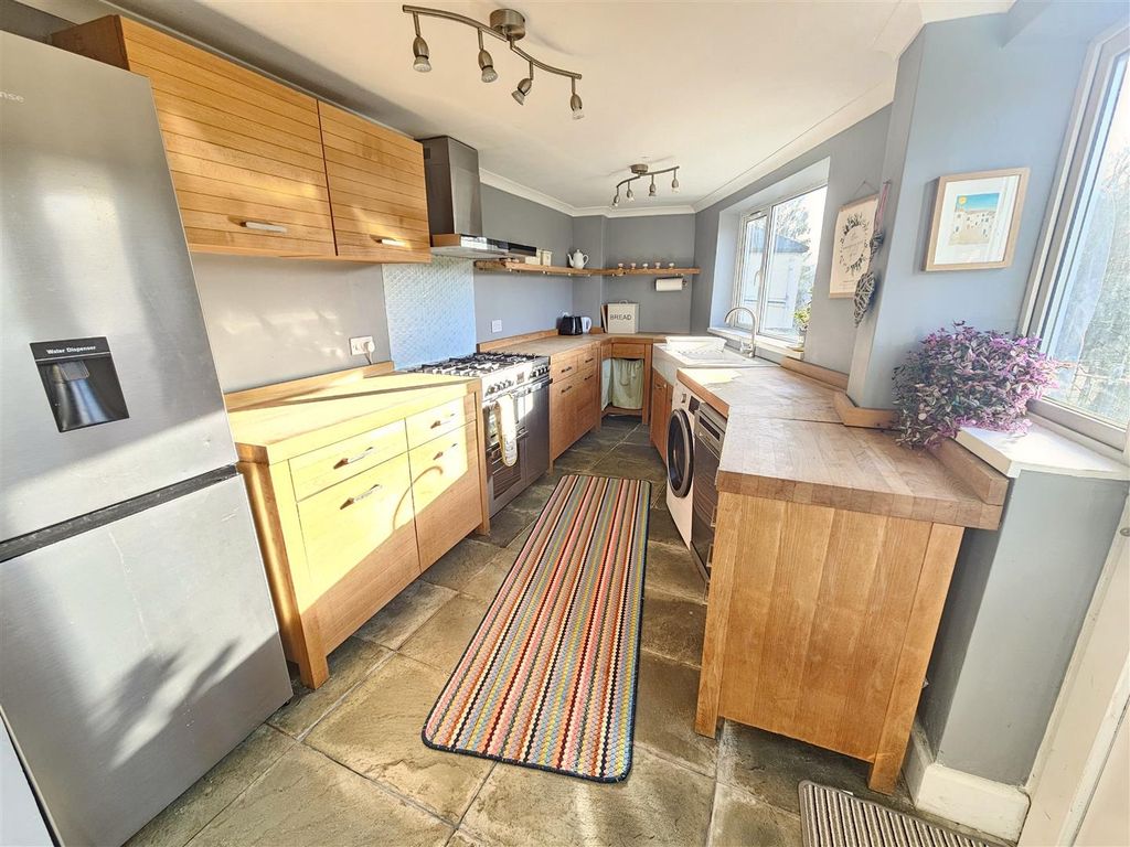 Property photo 3 of 30 Kitchen.Jpg