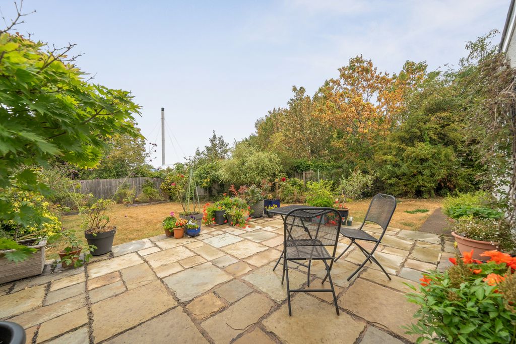 Property photo 2 of 18 Garden