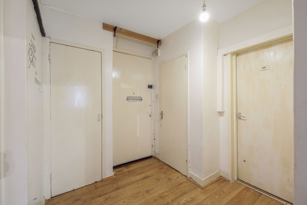 Property photo 3 of 10 Flat 22, Hugh Gaitskell House - Ljco4Hh1Jxhir8Tis8