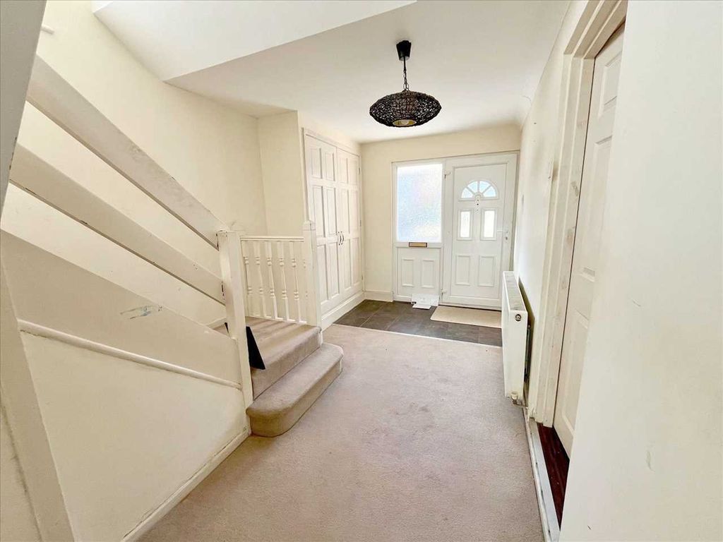 Property photo 2 of 12 Entrance Hall