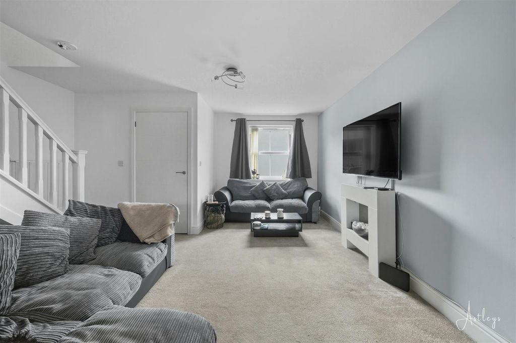 Property photo 2 of 19