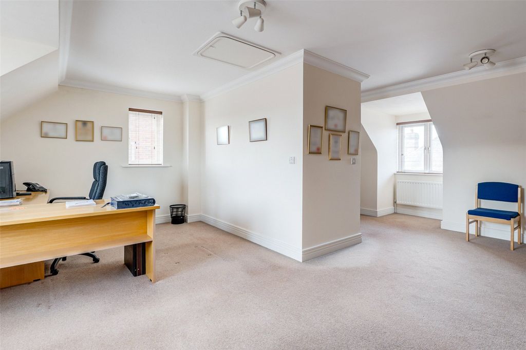 Property photo 3 of 17 Picture No. 02