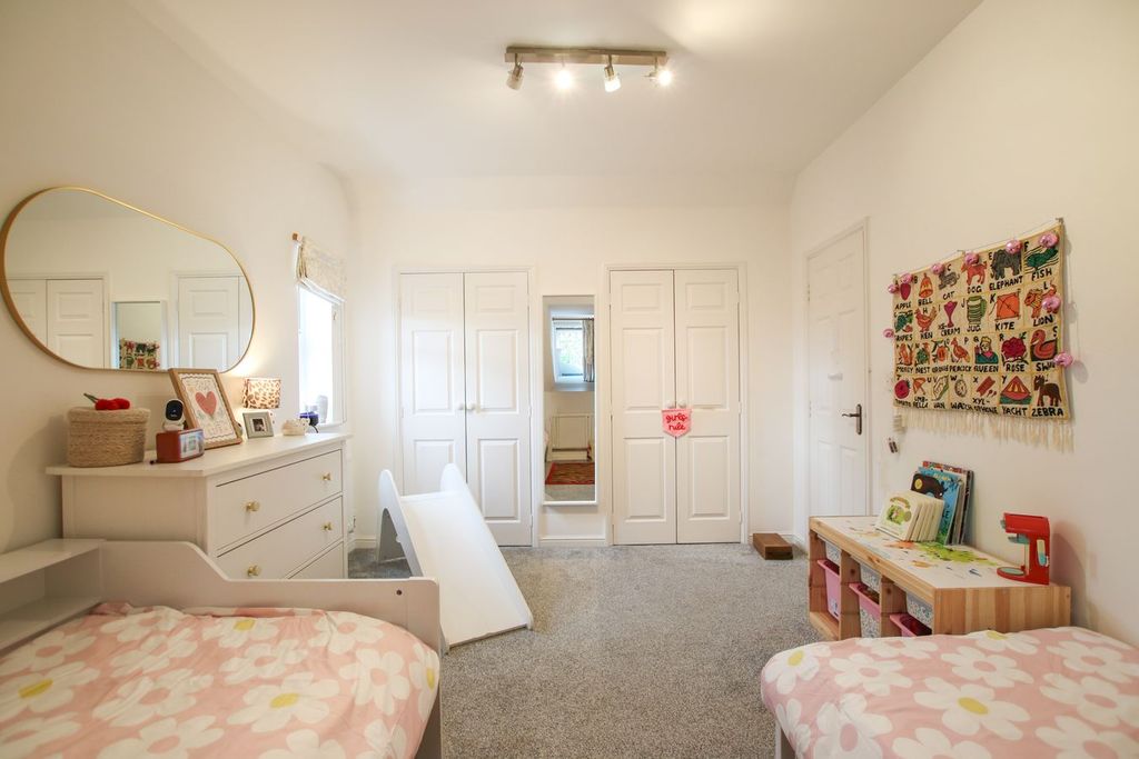 Property photo 3 of 28