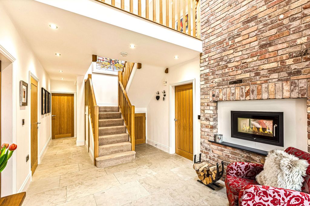 Property photo 3 of 42