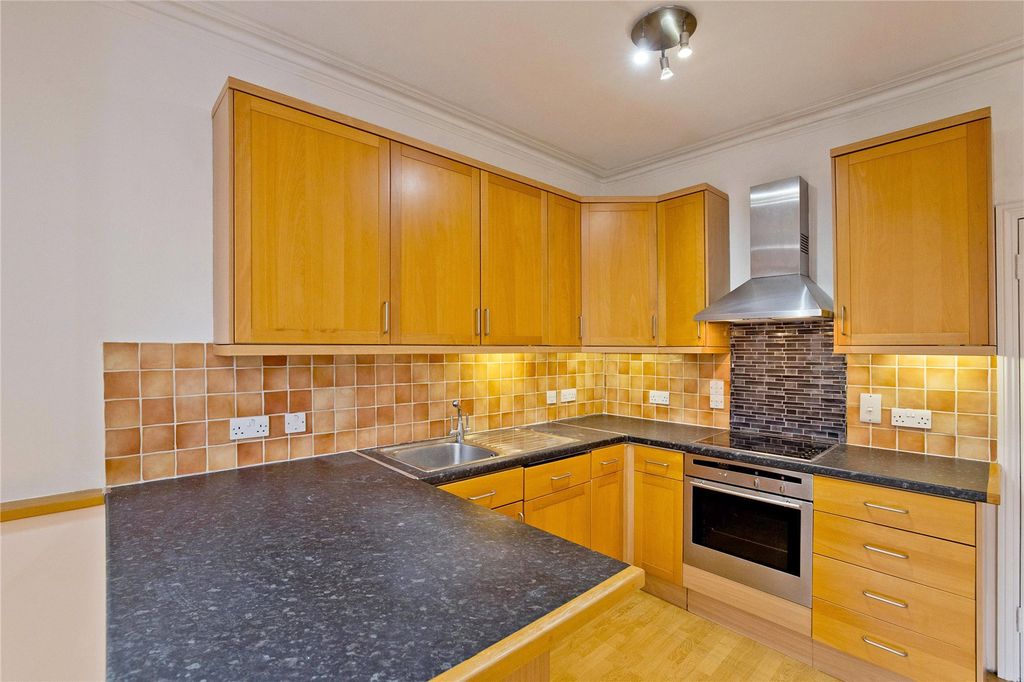 Property photo 2 of 11 Picture No. 28