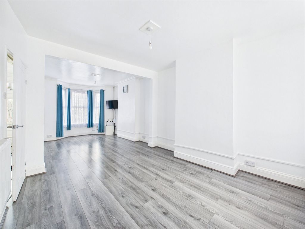Property photo 2 of 11 Picture No. 03
