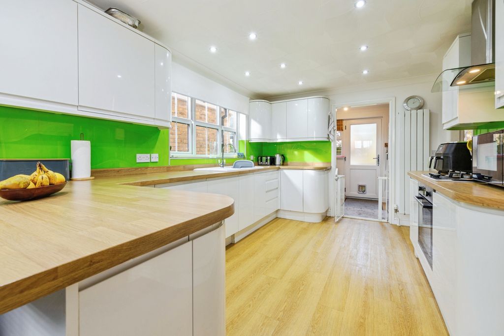 Property photo 2 of 19 Kitchen