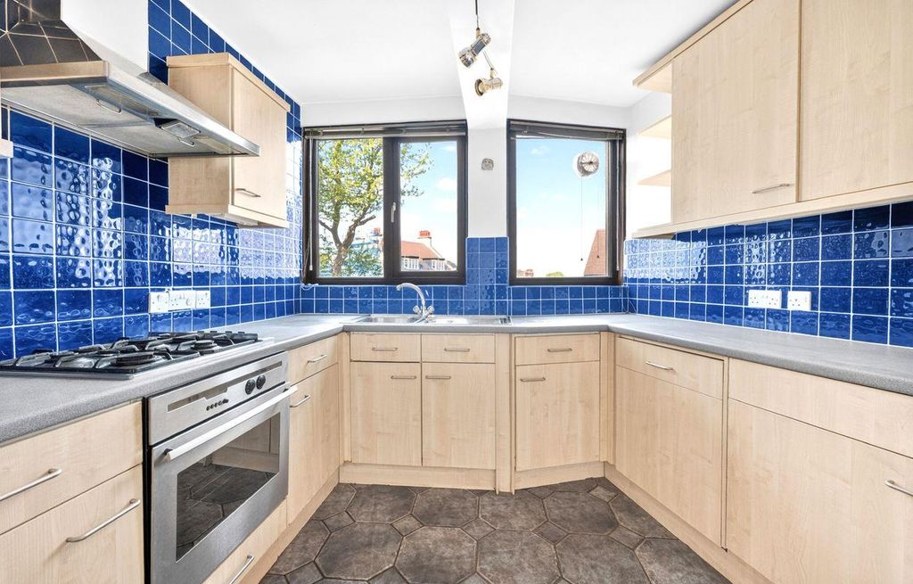 Property photo 3 of 13