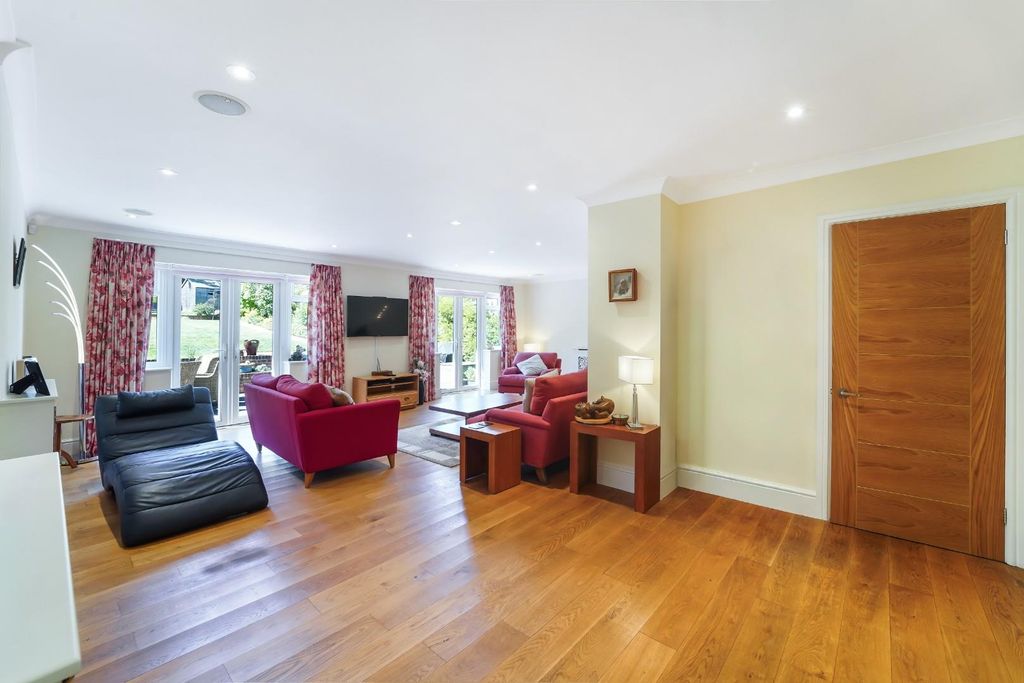 Property photo 2 of 25 Garlichill Road