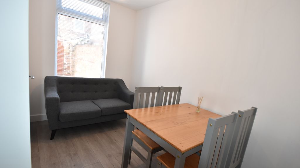 Property photo 1 of 15 Living Romm 