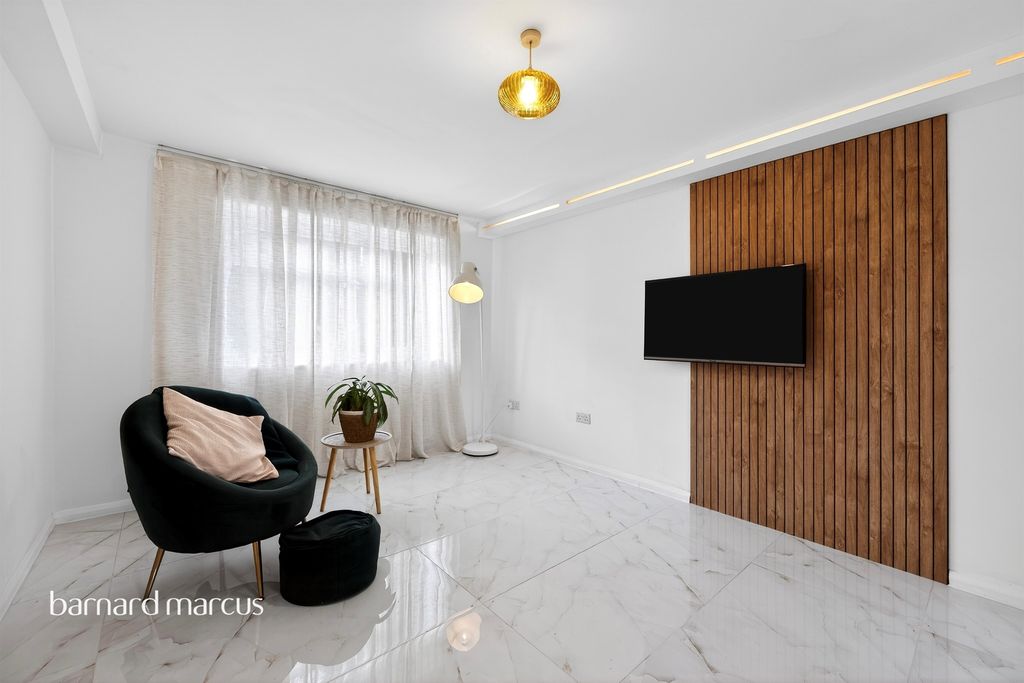 Property photo 3 of 20