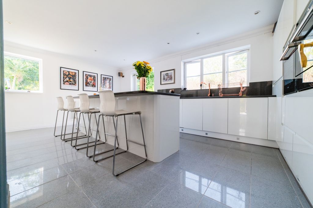 Property photo 2 of 67 Award-Winning Media Team On Every Listing_8