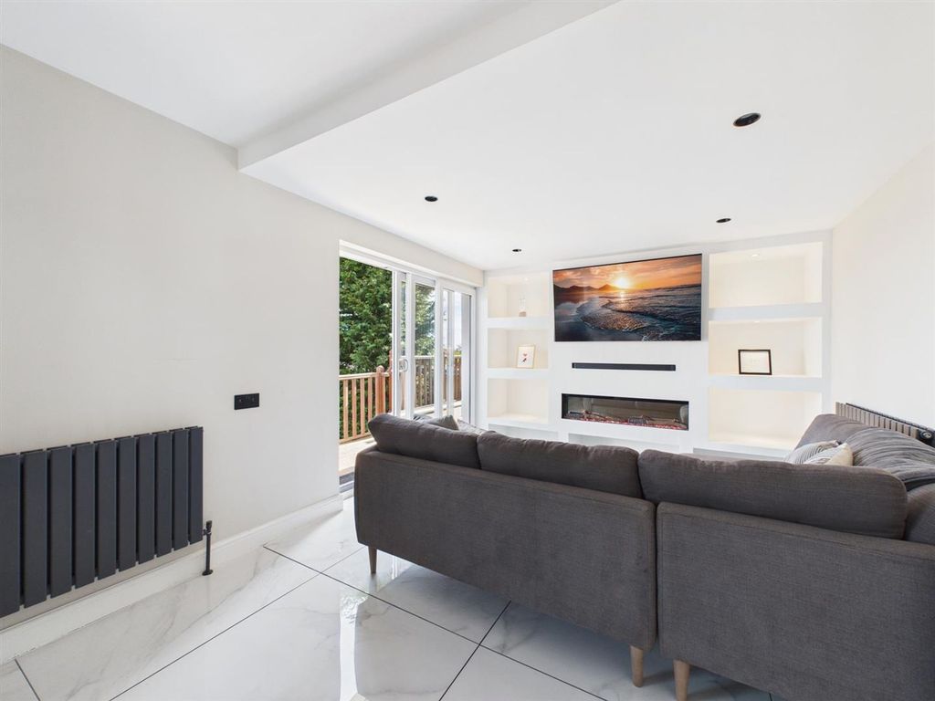 Property photo 3 of 18 Open Plan Lounge