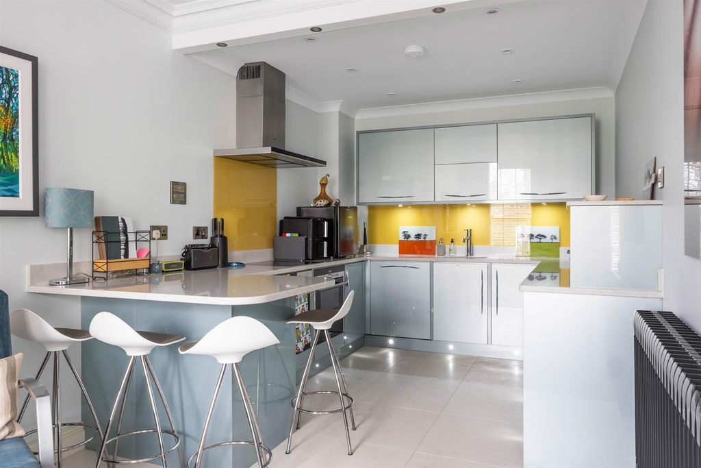 Property photo 3 of 9 Kitchen