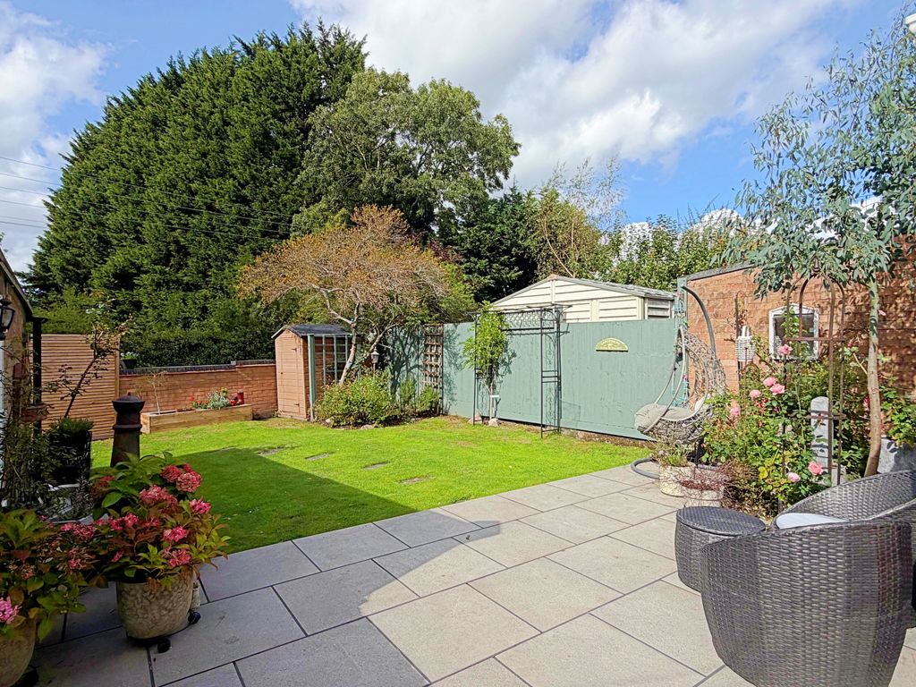 Property photo 3 of 18 Garden