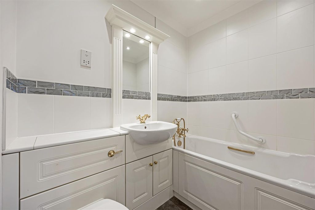 Additional image 11 of 3 bed flat for saleThe Broadwalk, Imperial Square, Cheltenham GL50