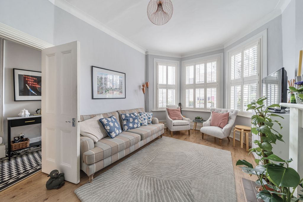 Property photo 3 of 18 Photo 03