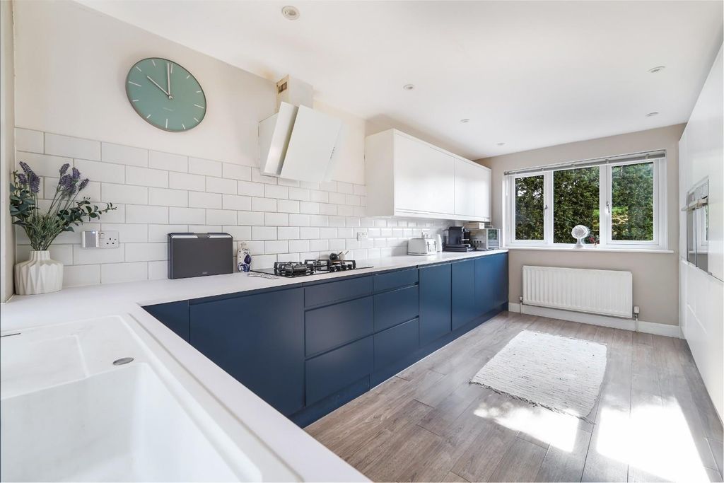Property photo 3 of 14 Thurnham Way (1).Jpg