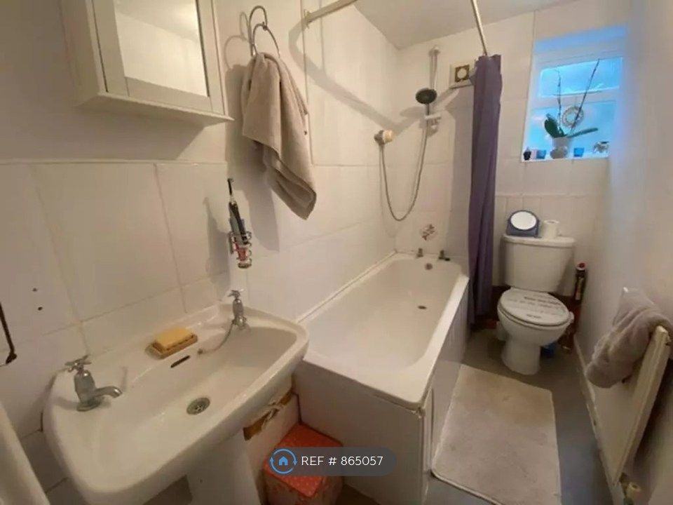 Property photo 3 of 35 Bathroom