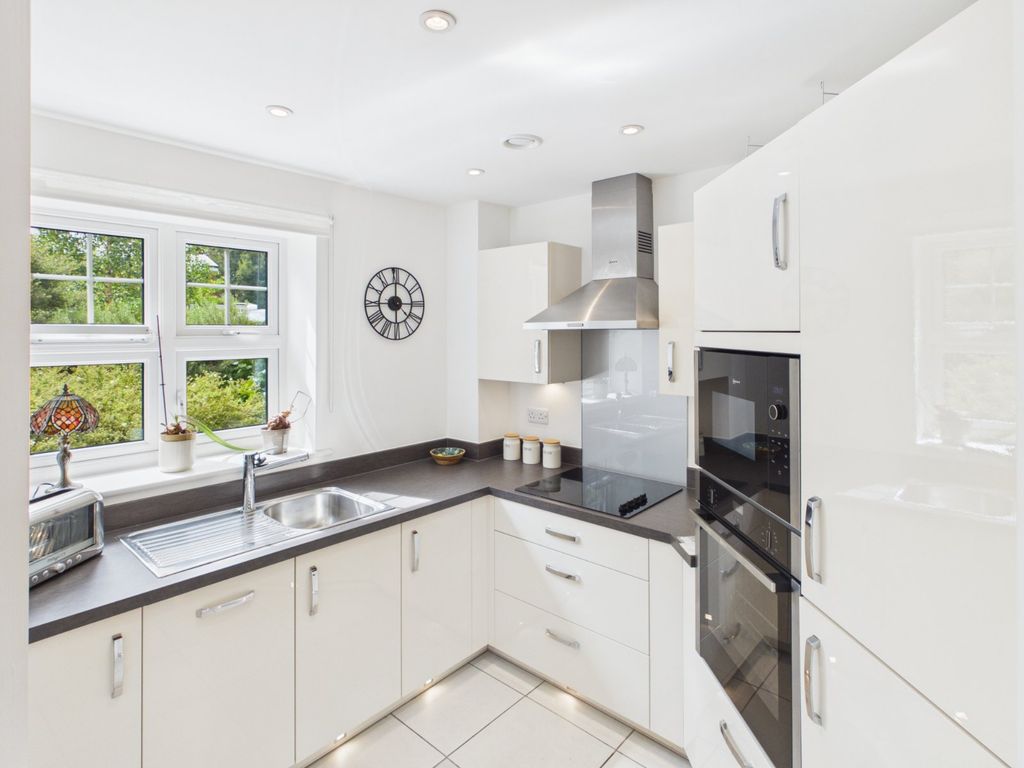 Property photo 3 of 19 Kitchen