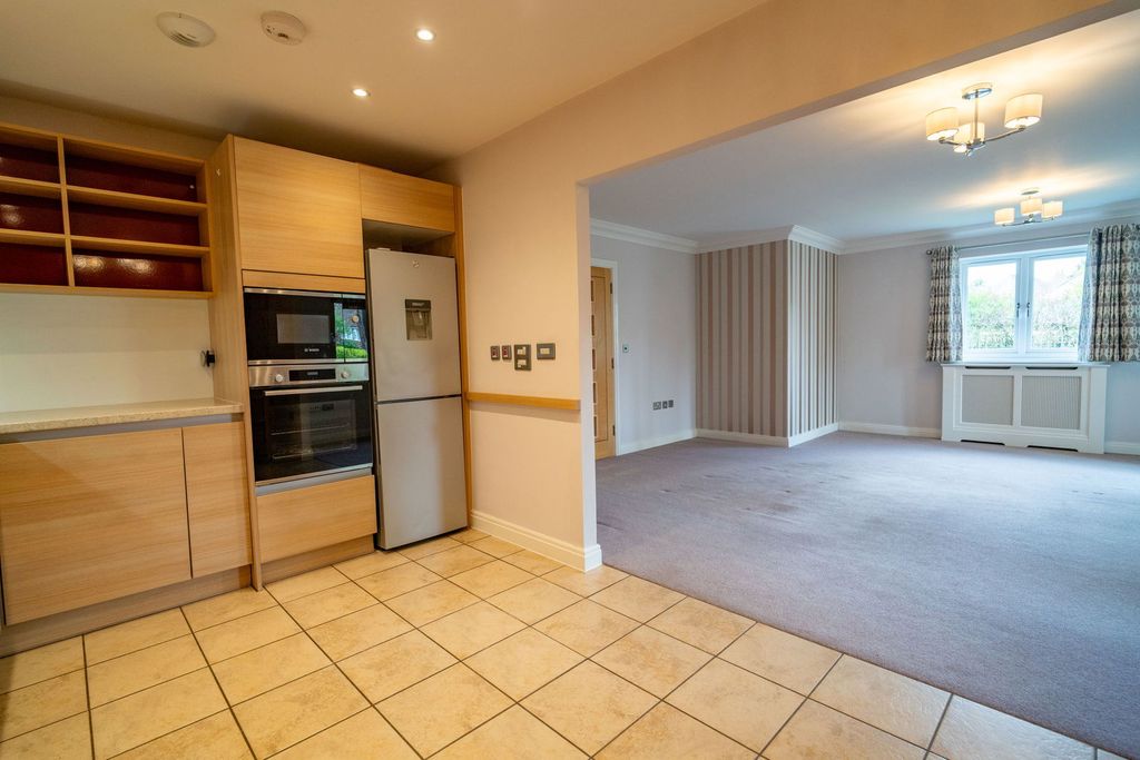 Property photo 2 of 23