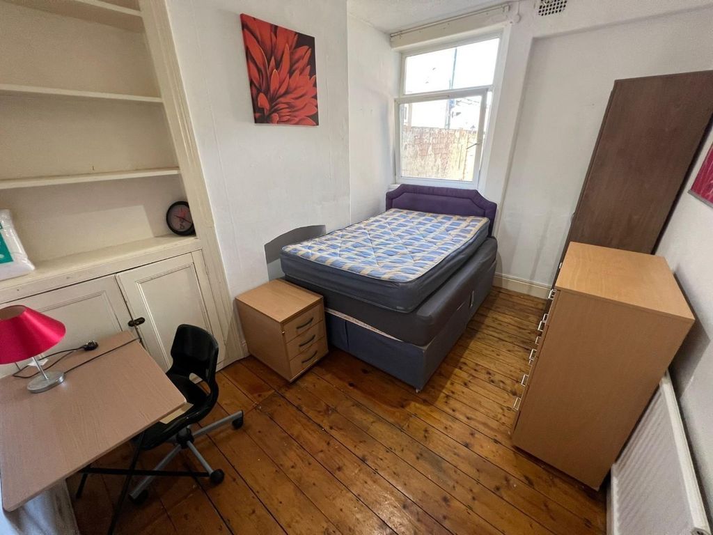Property photo 2 of 14 Ground Floor Middle Bedroom
