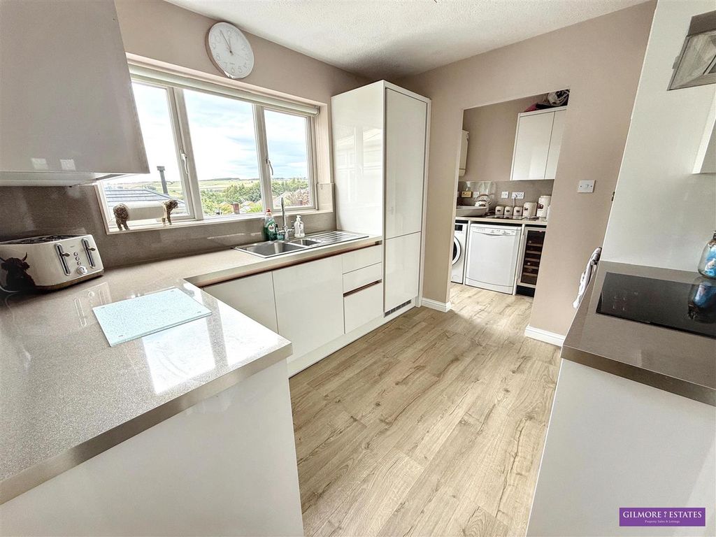 Property photo 2 of 17 E.Jpg