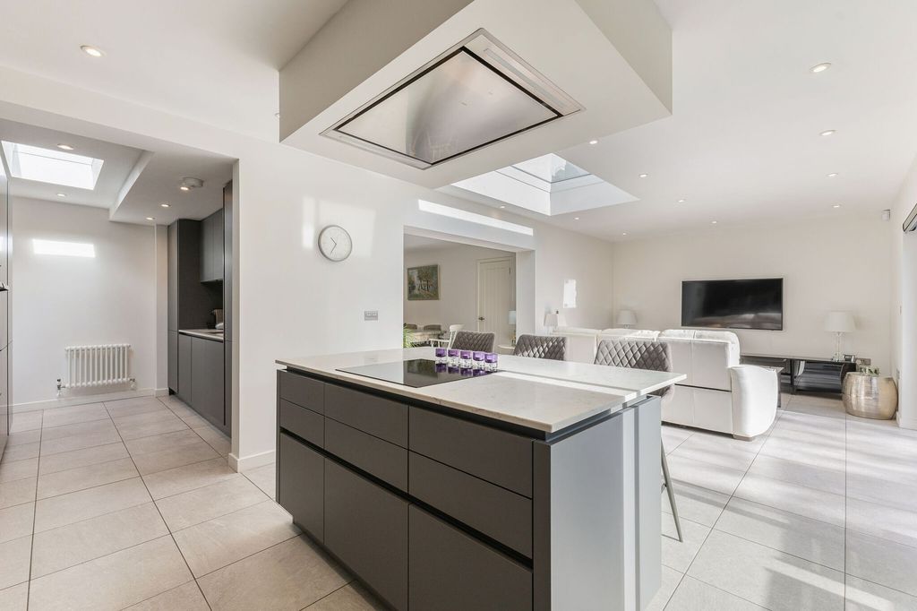 Property photo 3 of 22