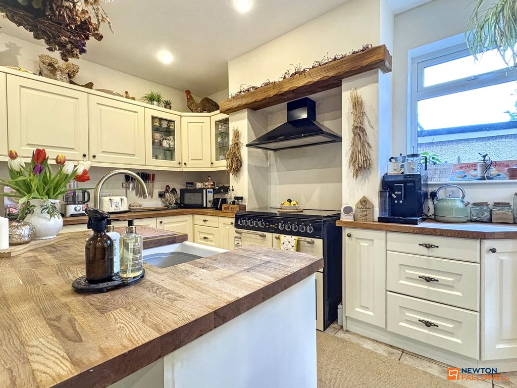 Property photo 2 of 33