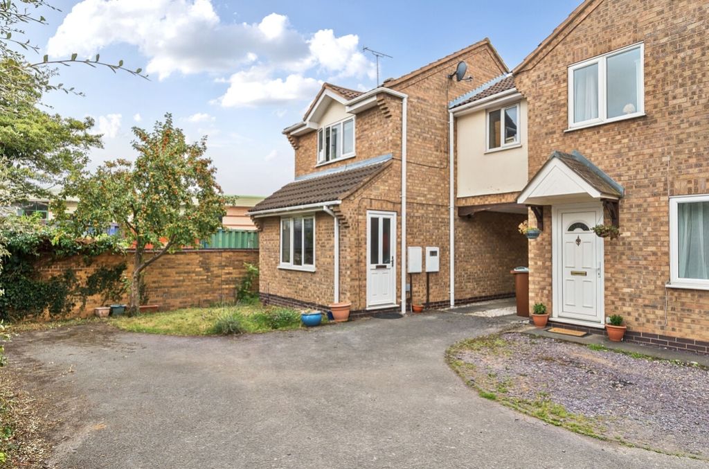 Property photo 1 of 13 31 Dene Front