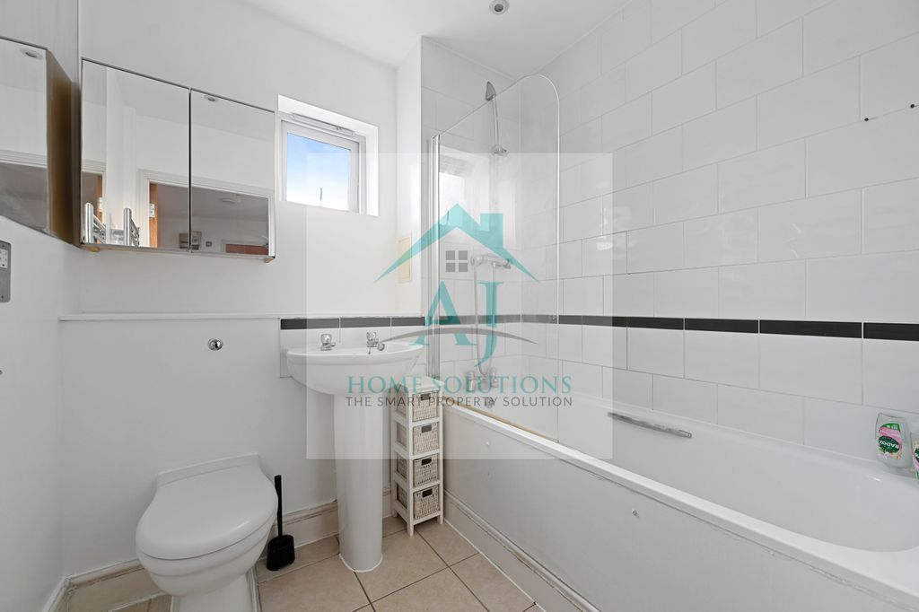 Property photo 3 of 10 Aj - 47 Lime Court - Bathroom3 (1)