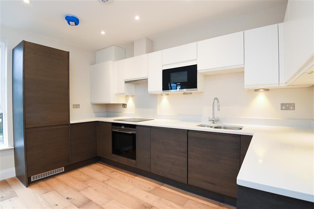 Property photo 2 of 8 Kitchen