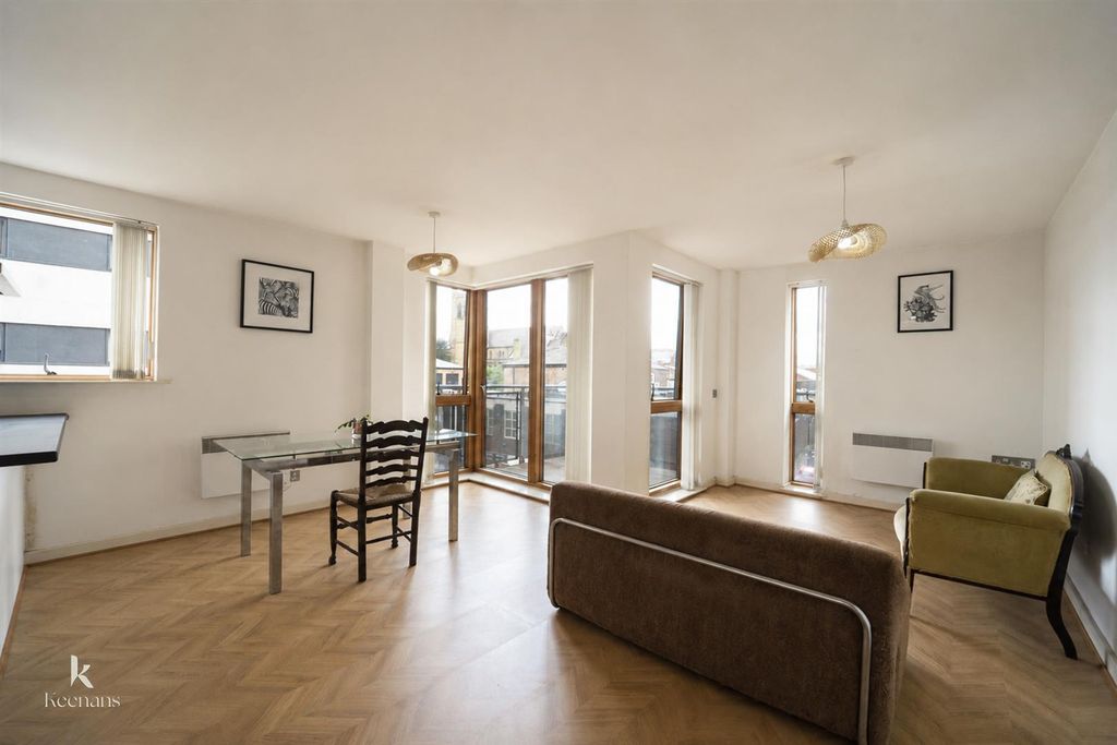 Property photo 3 of 13 .-08.Jpg
