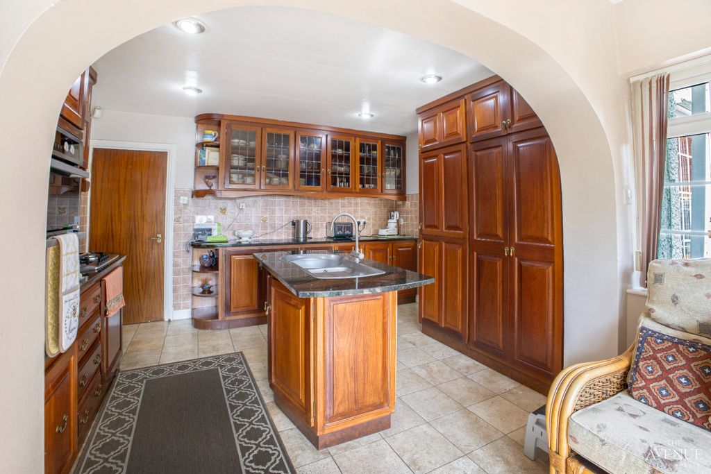 Property photo 3 of 38 4261087