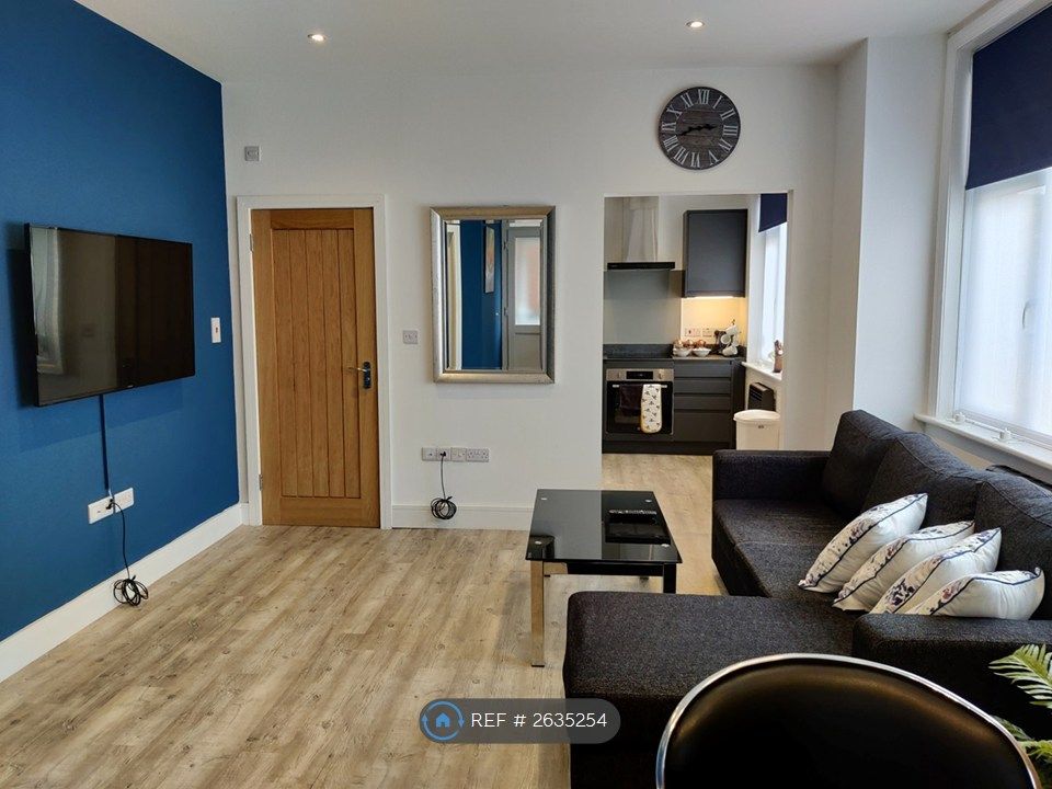 Property photo 2 of 15 Lounge