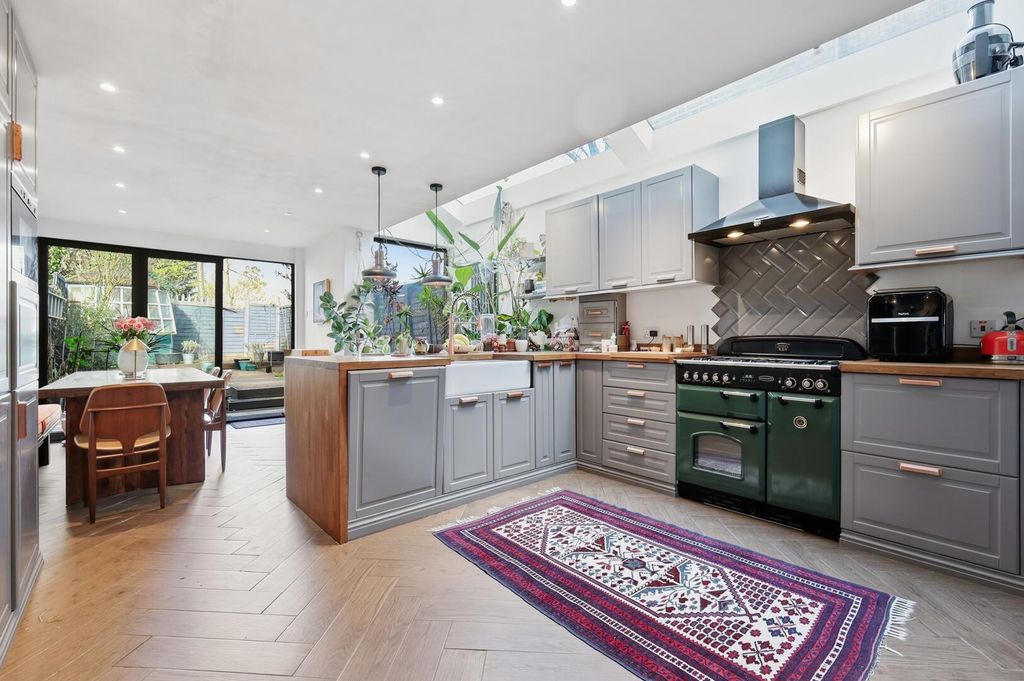 Property photo 3 of 25