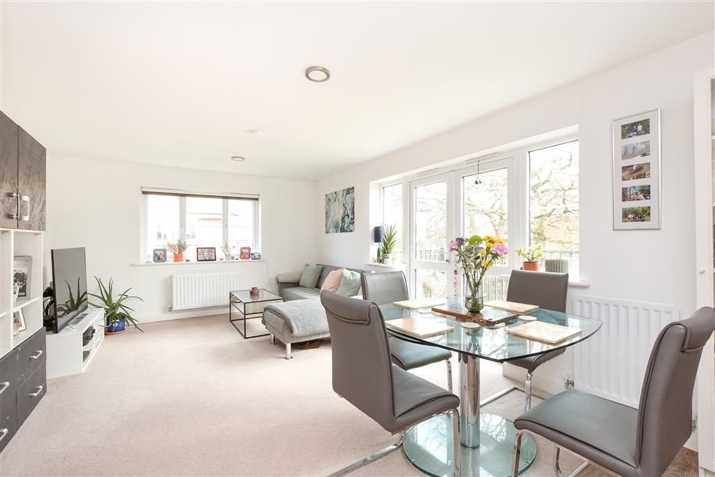 Property photo 1 of 8 Kitchen Lounge/Dining Area