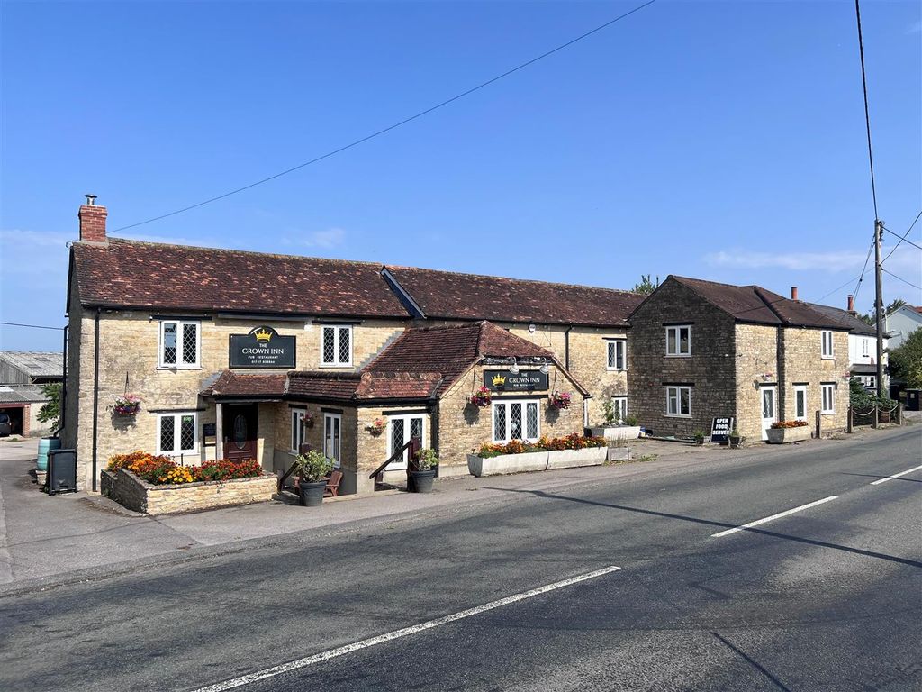 Property photo 1 of 28 Crown Inn Front Pic 1.Jpg