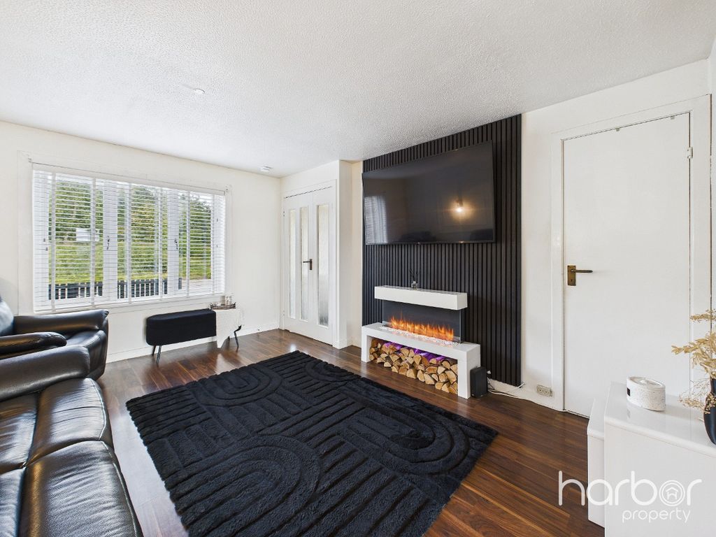 Property photo 3 of 17 4437738
