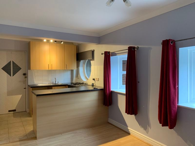 Property photo 3 of 7 Lounge/Kitchen