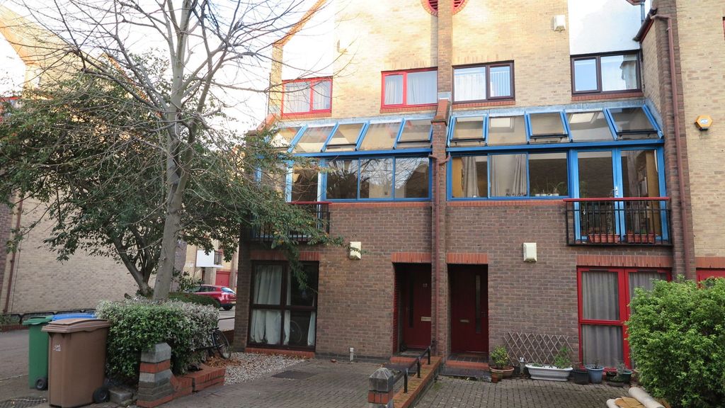 Property photo 1 of 5
