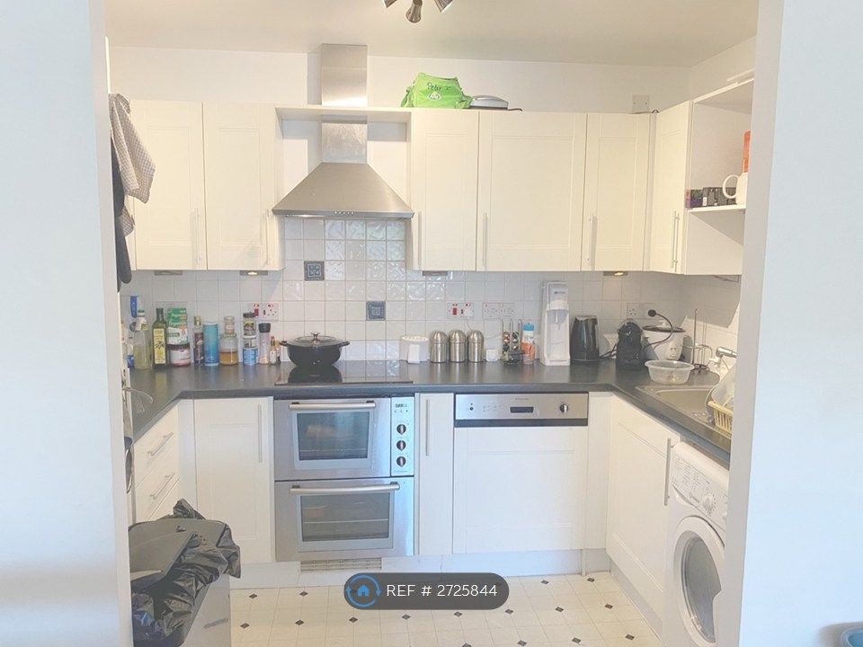 Property photo 3 of 8 Kitchen