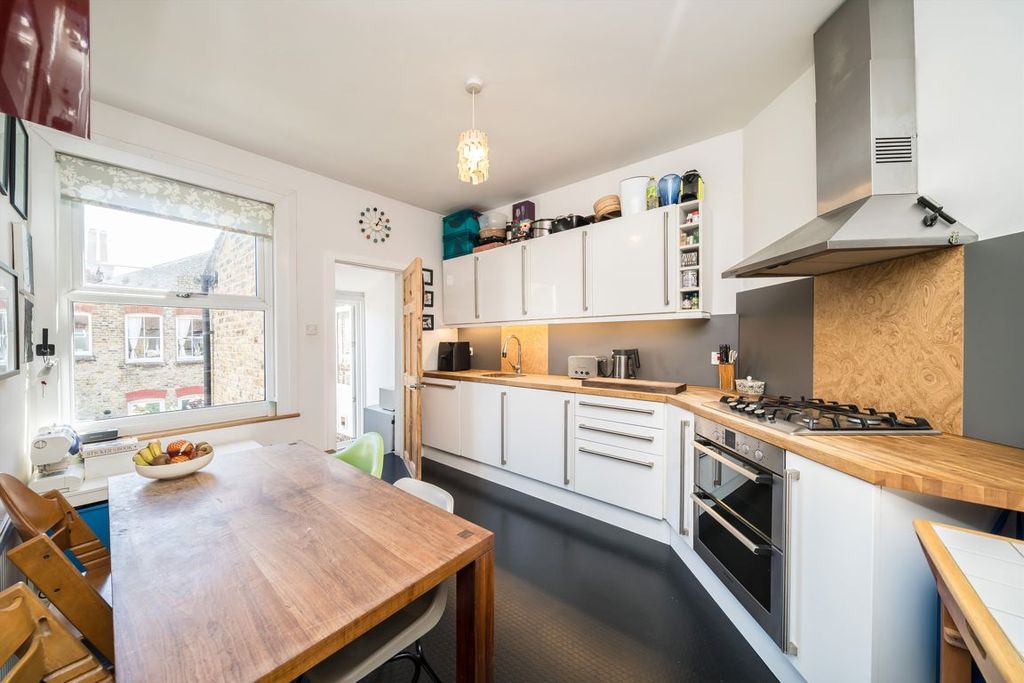 Property photo 1 of 6