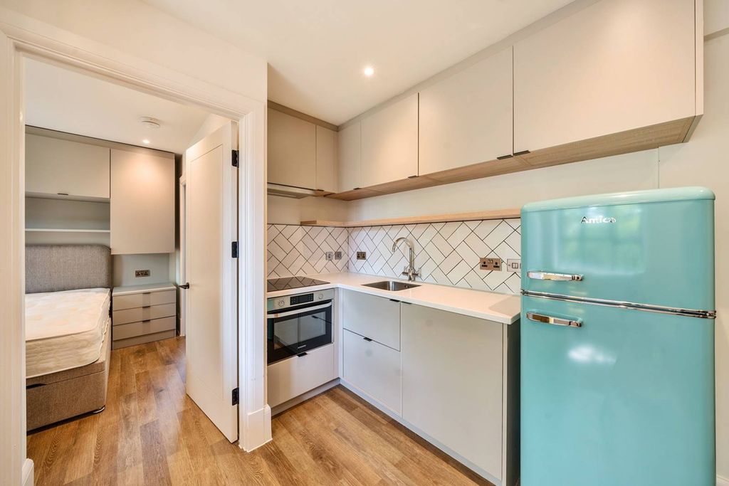 Property photo 3 of 24