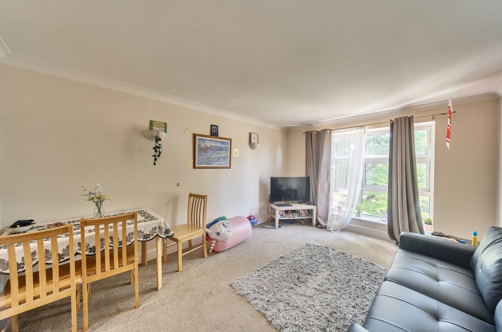 Property photo 2 of 12 1465782-10-6A176d...