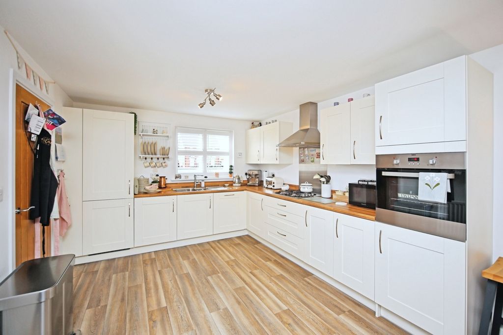 Property photo 3 of 18 Pbox-Img.Jpg