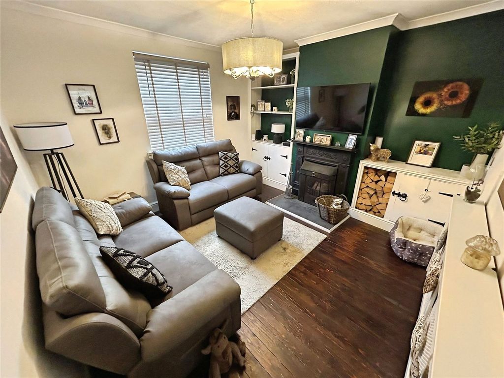 Property photo 2 of 21 Lounge