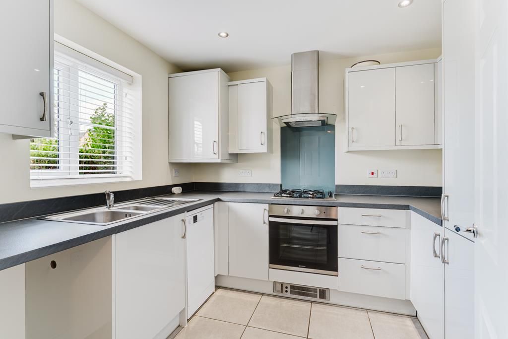 Property photo 3 of 23 71 London Road, Corby (8 Of 21).Jpg