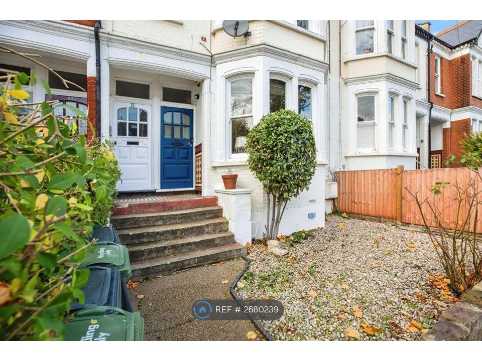 Property photo 2 of 16 Front Garden Belongs To The Flat