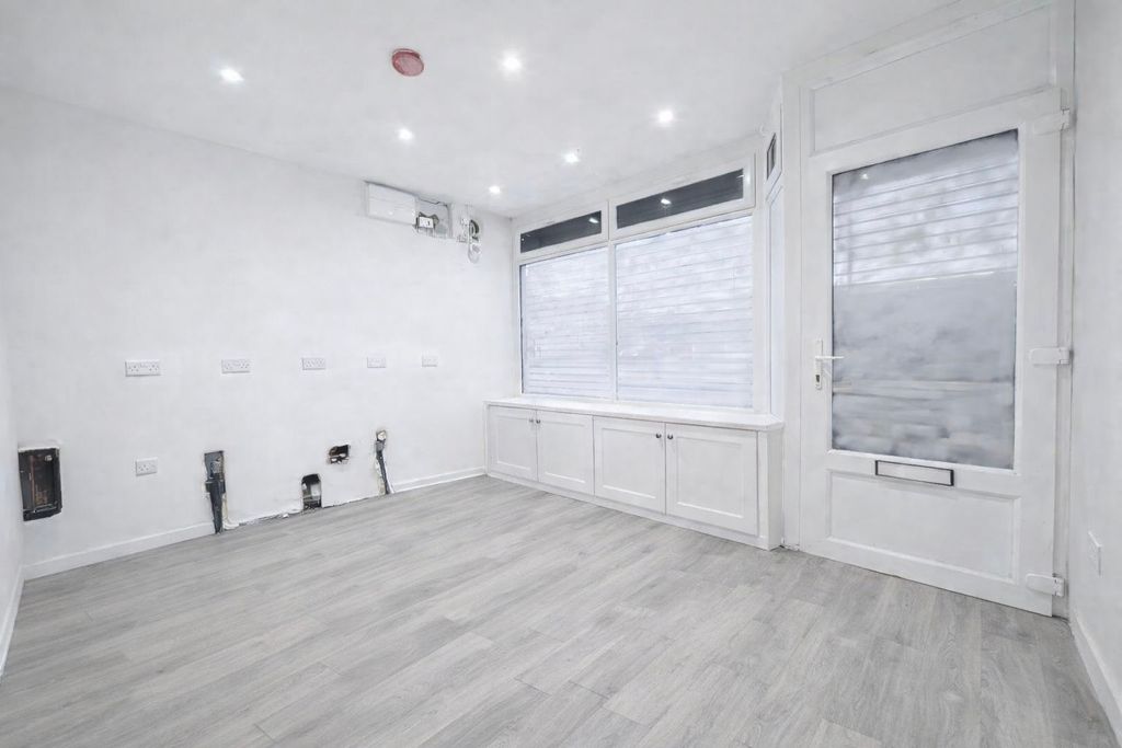 Property photo 2 of 3